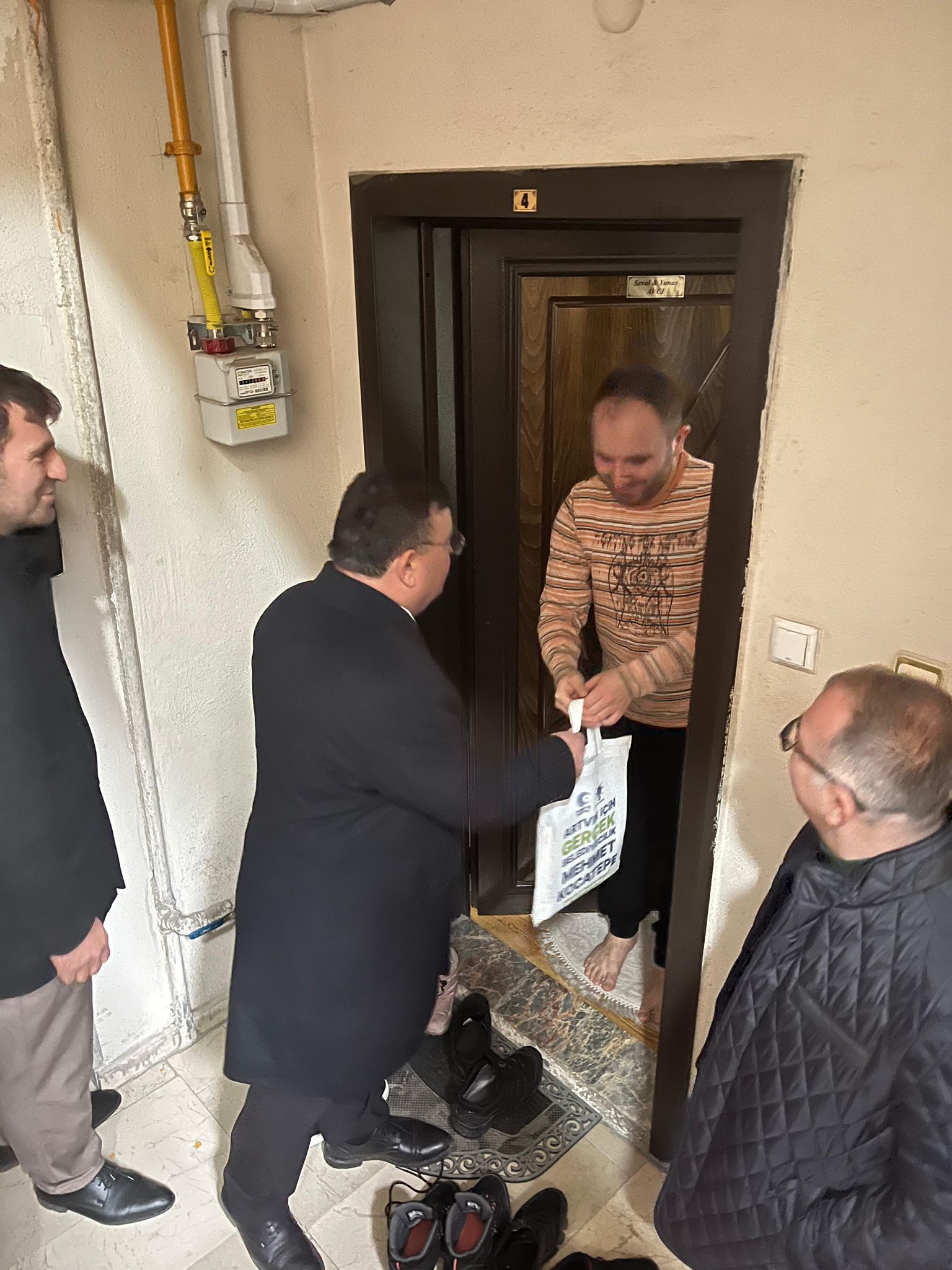 Belediye Başkan Adayı Mehmet Kocatepe Kapı Kapı Gezerek Seçmenle Buluştu