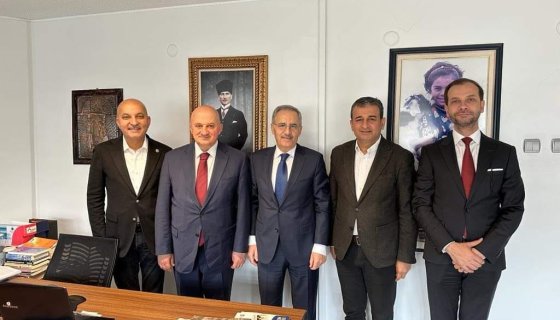 Bayraktutan Geleneği Devam Ettiriyor