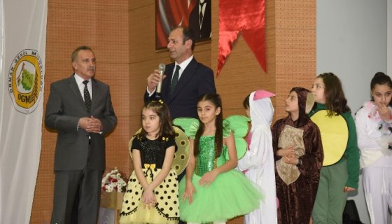 Artvin’de Depremden Etkilenen Çocuklara Tiyatro Gösterisi Düzenlendi