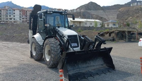 Limak İnşaat A.Ş.’den Yusufeli Belediyesine İş Makinesi Hibe 