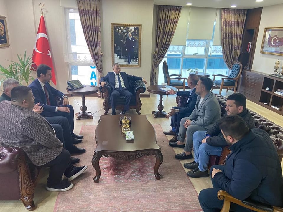 ARTVİN HOPASPOR YÖNETİMİ VALİ DORUK’U ZİYARET ETTİ