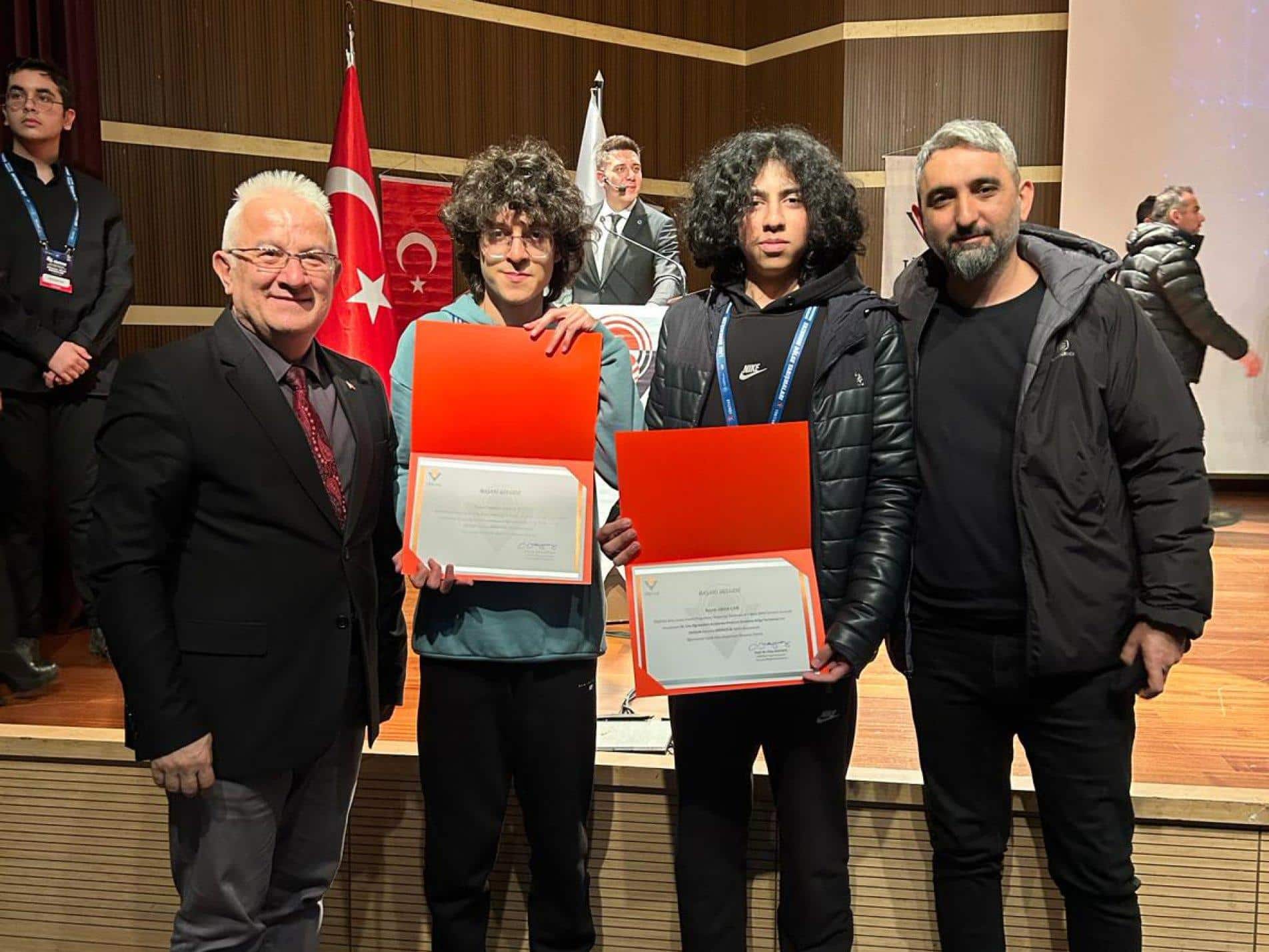 ARHAVİLİ ÖĞRENCİLER BÖLGE BİRİNCİSİ