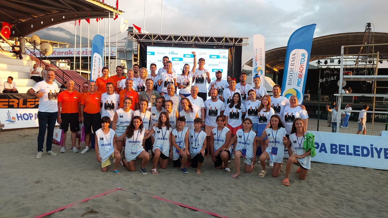 BİODERMA PRO BEACH TOUR HOPA ETABI SONA ERDİ HOPA’DA PLAJ VOLEYBOLU HEYECANI DORUK YAPTI