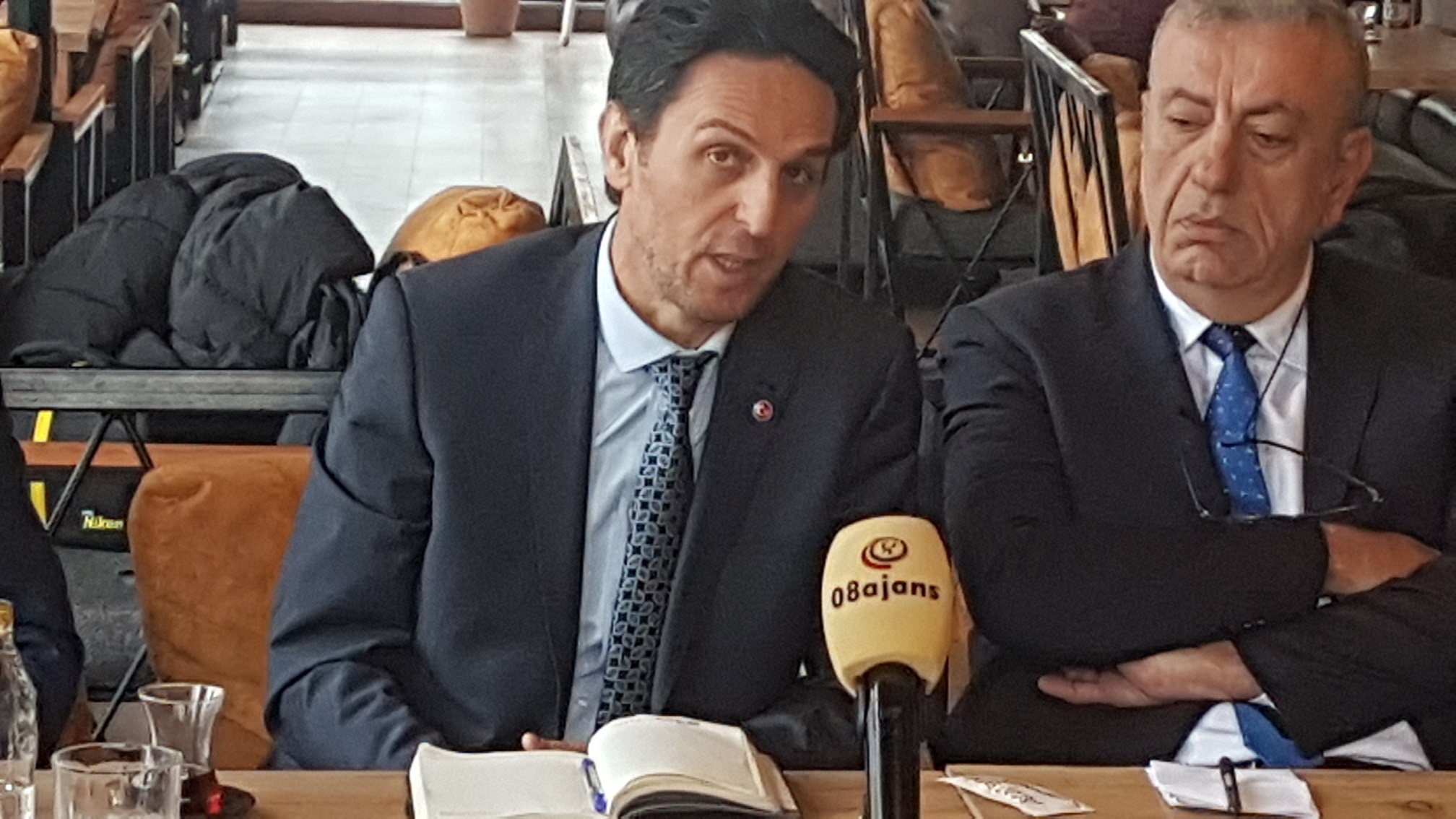 HOPA BELEDİYE BAŞKAN ADAYI ATİ UTKU CİHAN BASINLA BİR ARAYA GELDİ