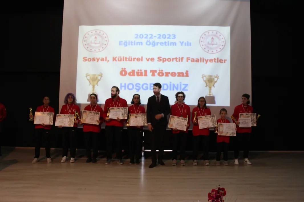 HOPA’DA BAŞARI ÖDÜLLENDİRİLDİ.