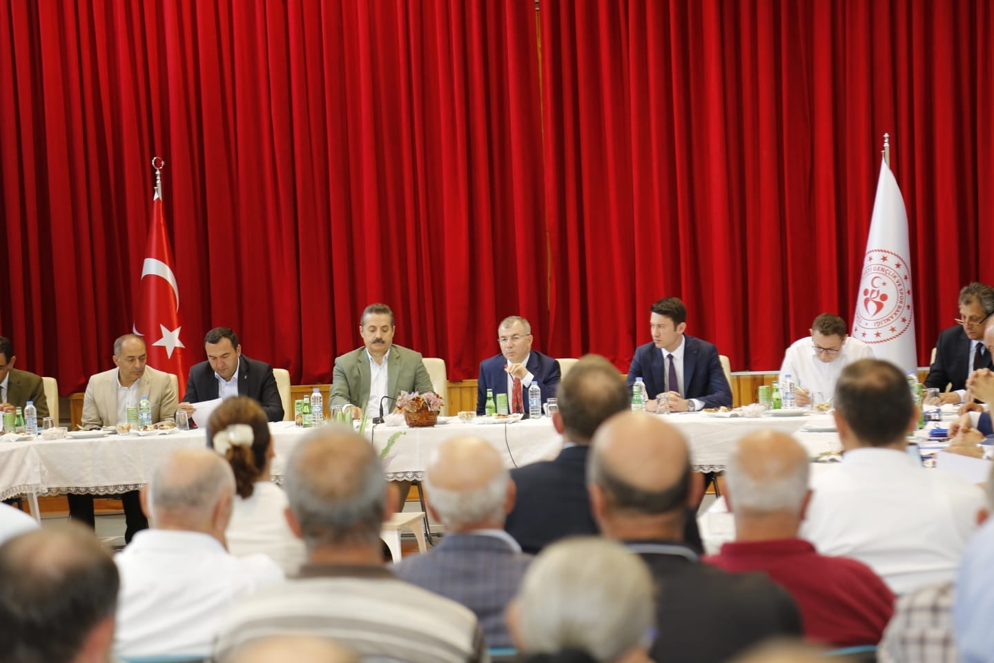 VEKİL ÇELİK VE VALİ DORUK ARHAVİ’DE İSTİŞARE TOPLANTISINA KATILDI