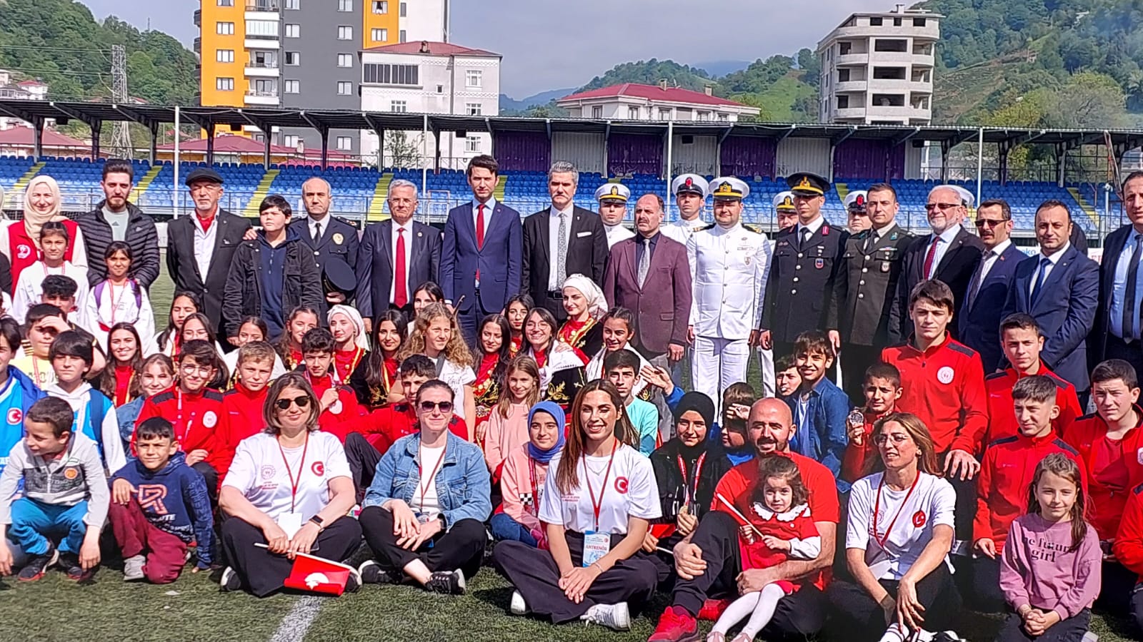 HOPA’DA 19 MAYIS ATATÜRK’Ü ANMA GENÇLİK VE SPOR BAYRAMI KUTLANDI
