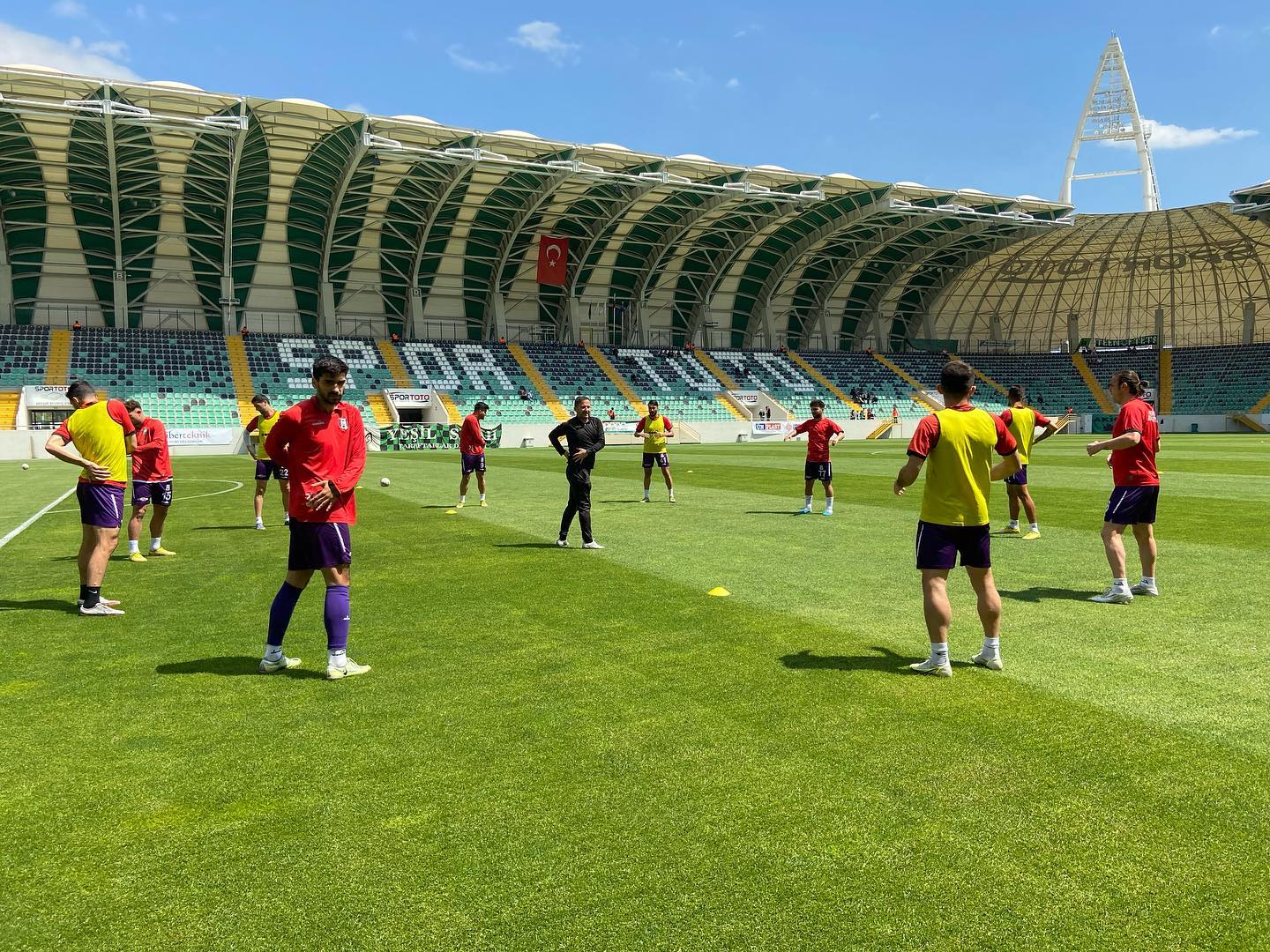 ARTVİN HOPASPOR AKHİSAR’DAN ELİ BOŞ DÖNDÜ