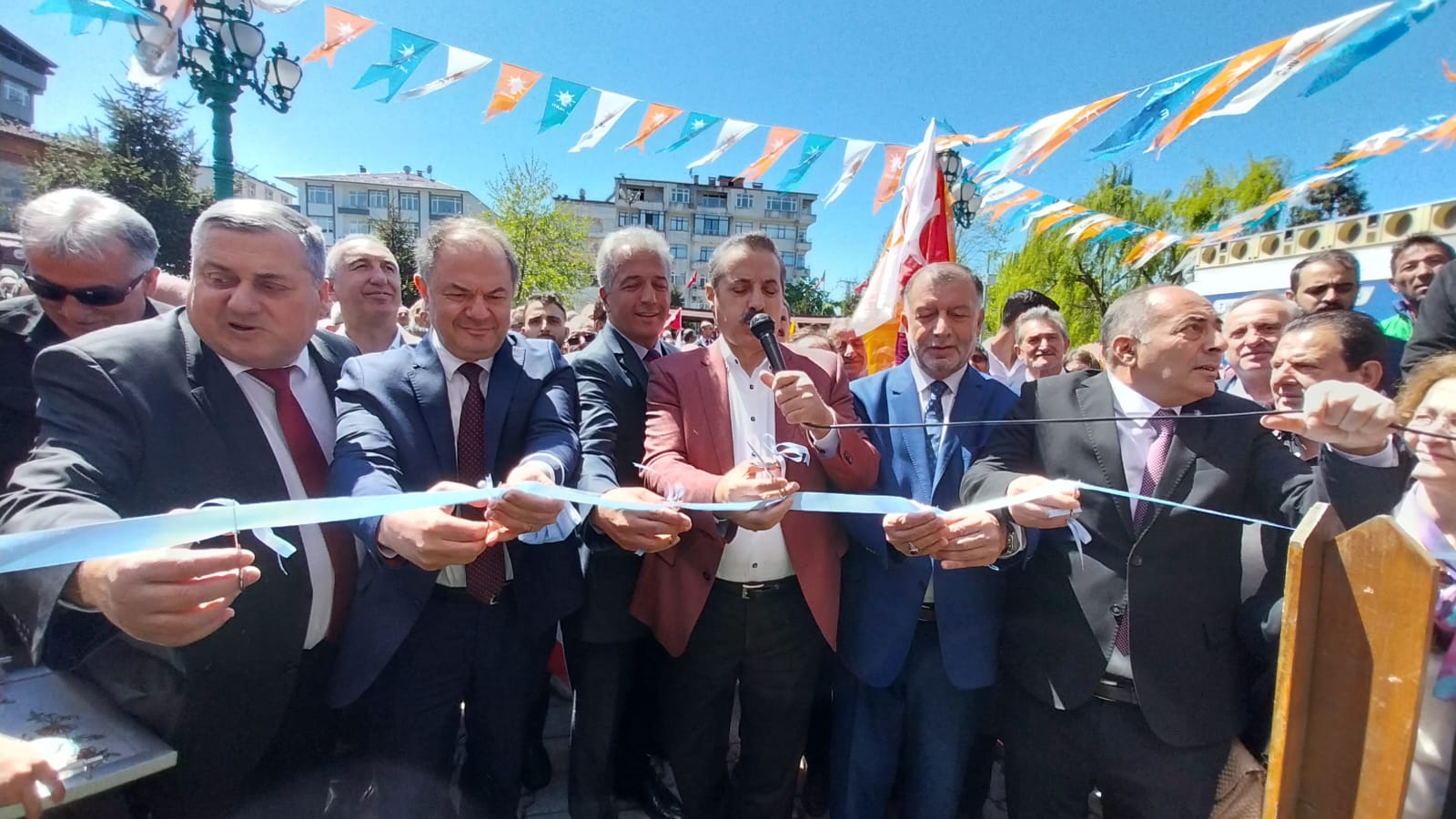 Arhavi AK Parti’de Görkemli SKM AÇILIŞ