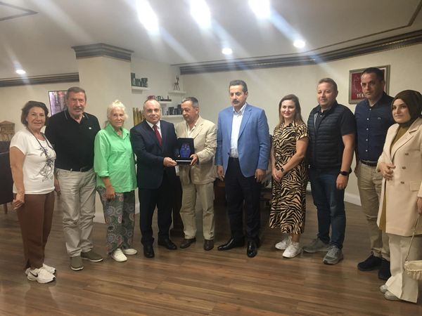 ARTVİNLİLER HİZMET VAKFI VALİ ÜNSAL’I MAKAMINDA ZİYARET ETTİ.’