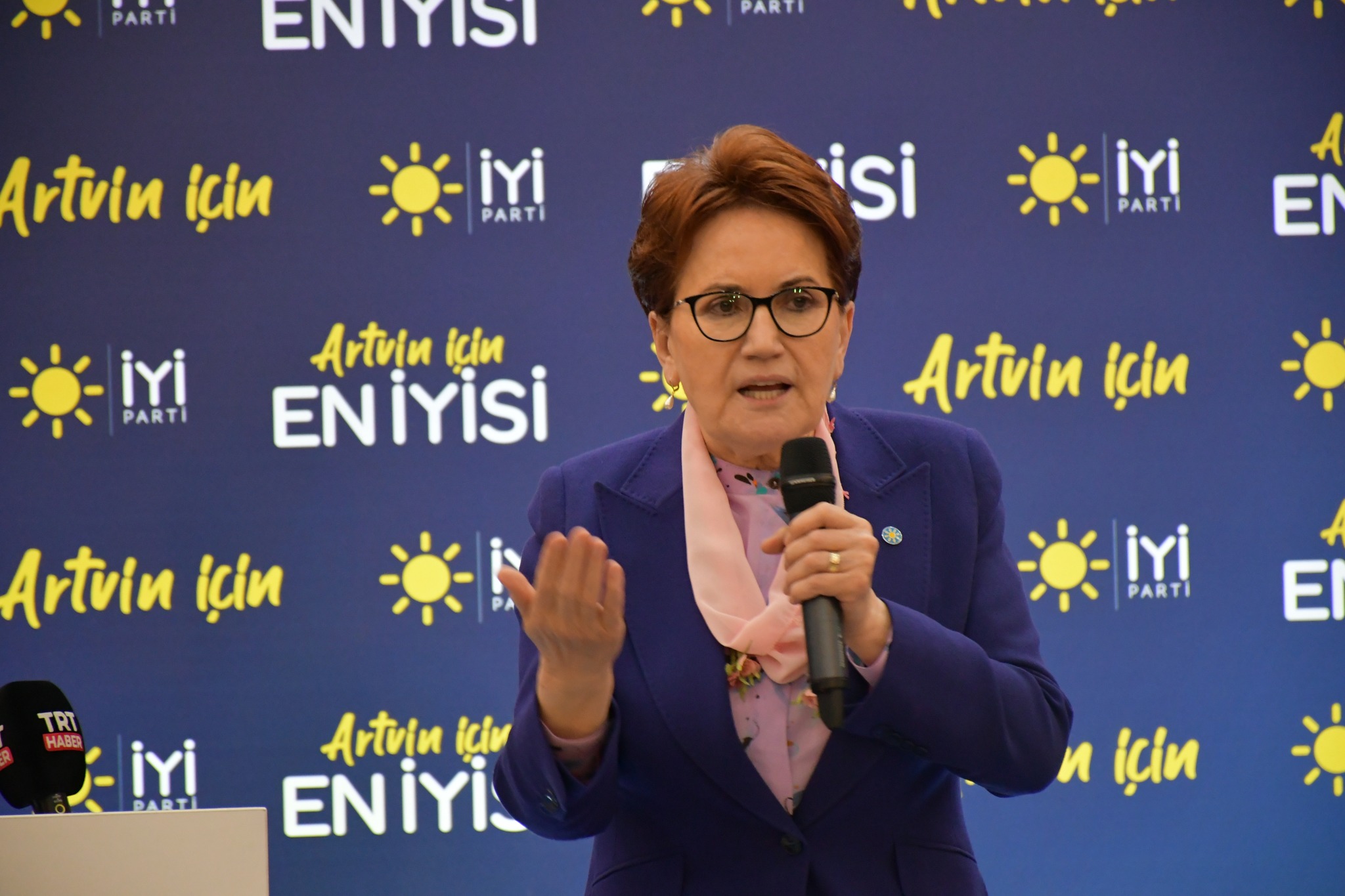 Akşener: “Ankara’da Faruk Çelik’in Telefonlarına Çıkanlar Olur”