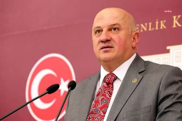 CHP Artvin Milletvekili Av. Uğur Bayraktutan yeni yıl dolayısıyla kutlama mesajı yayınladı. 