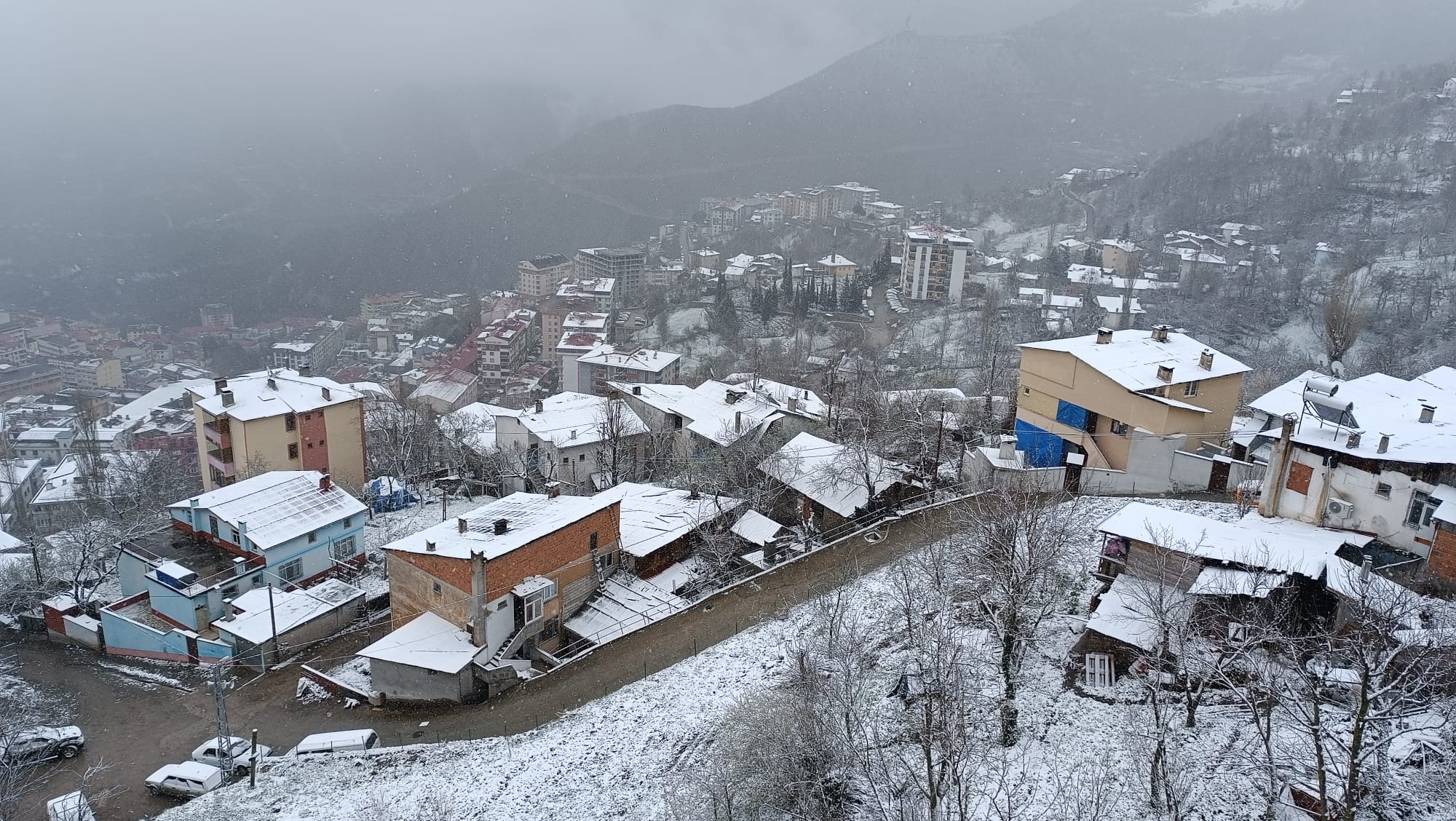 Artvin´e Mart Ayının Son Günü Kış Geri Geldi