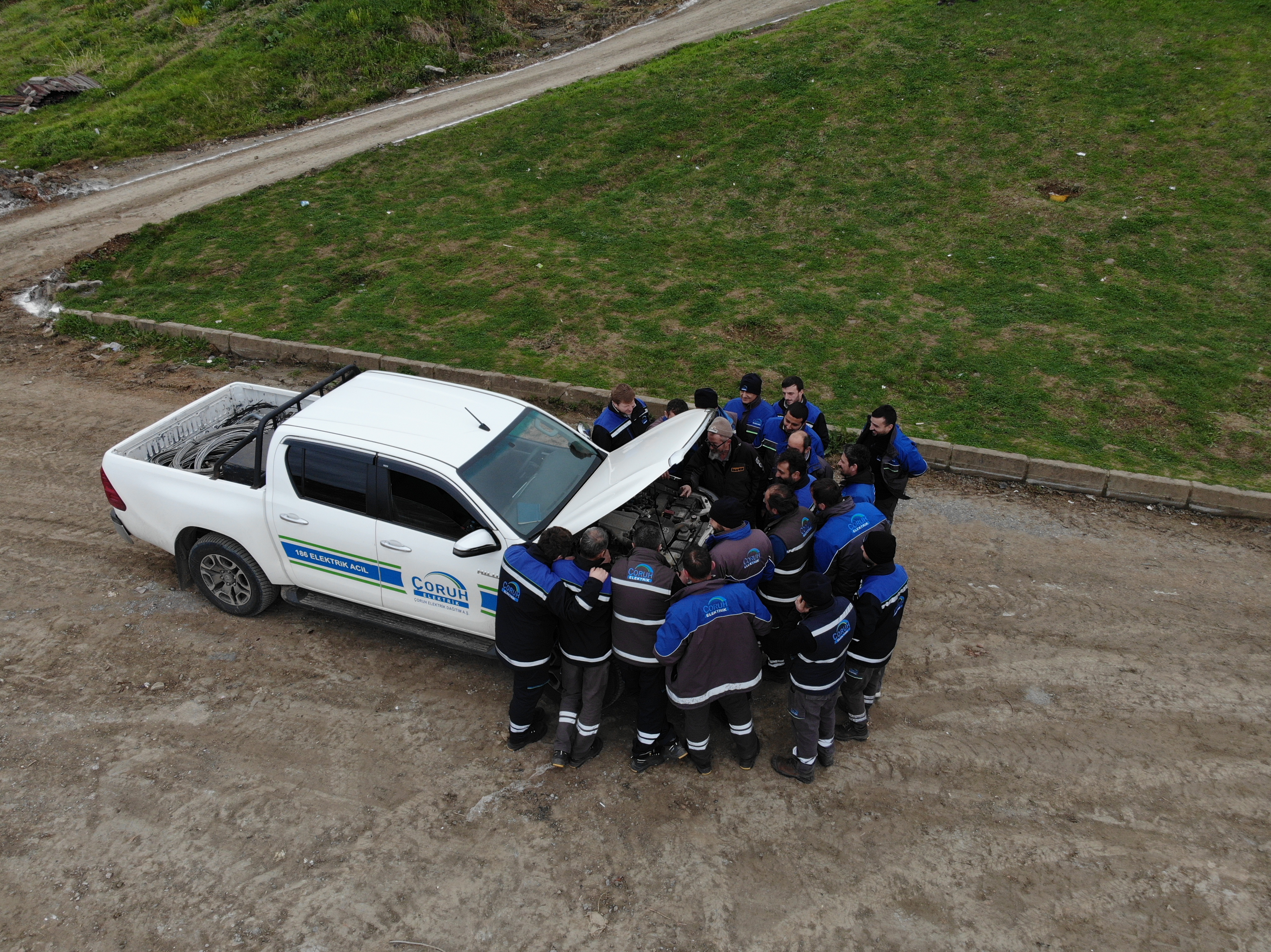ÇORUH EDAŞ SAHA EKİBİNE GÜVENLİ SÜRÜŞ EĞİTİMİ 
