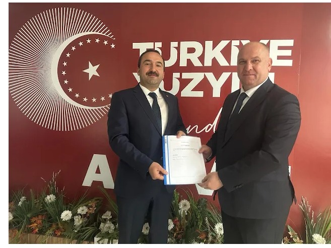AK PARTİ'DE BELEDİYE BAŞKAN ADAY ADAYLIĞI İÇİN İLK BAŞVURU YAPILDI