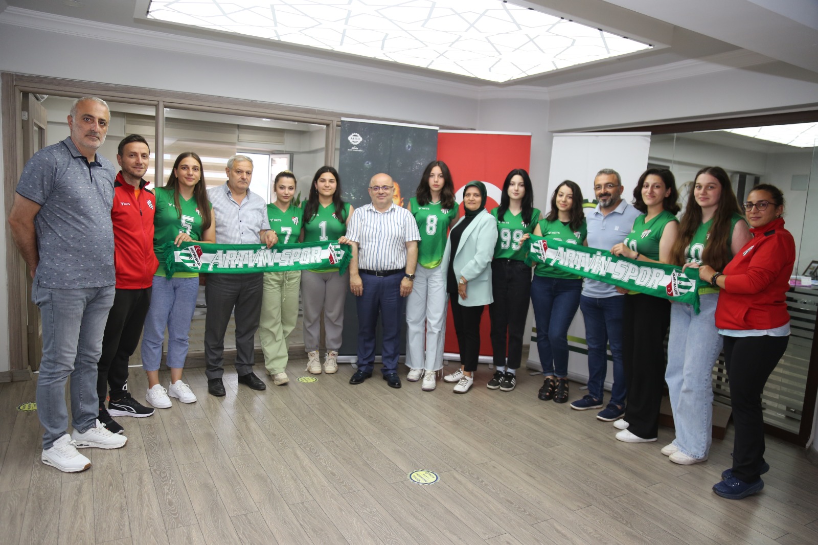Artvinspor’da toplu imza şov! 