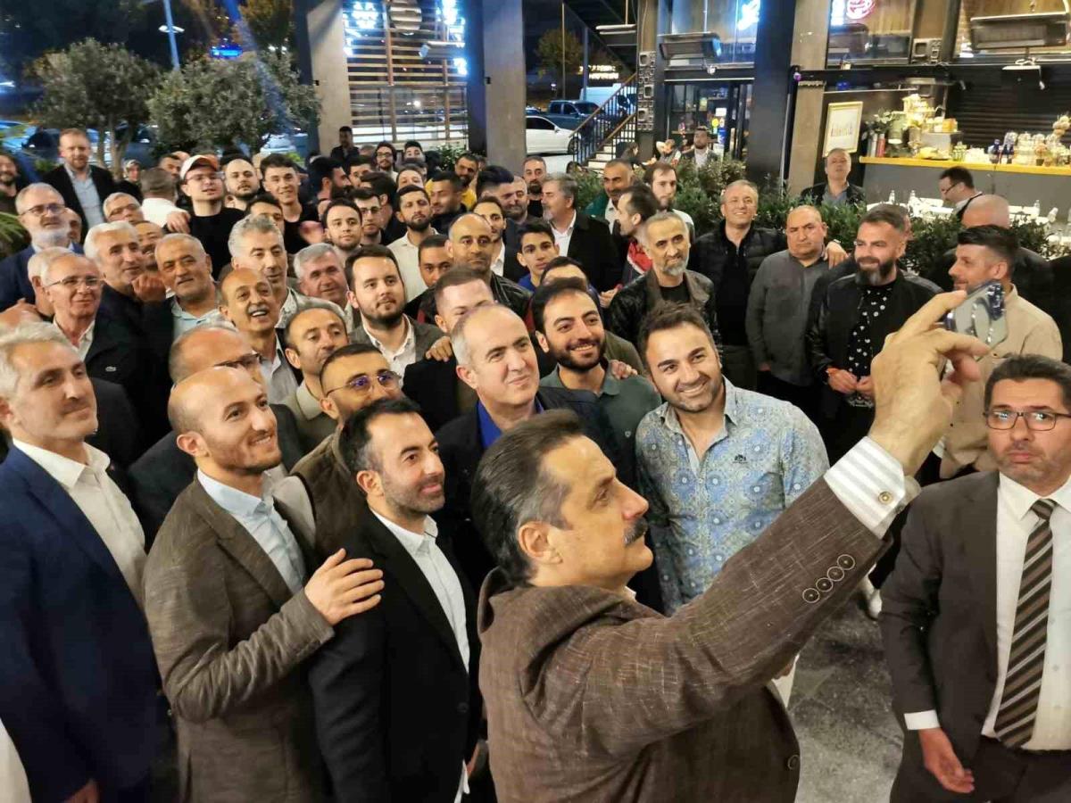 Faruk Çelik, gece yarısı döndüğü Bursa'da 500 araçlık konvoyla karşılandı